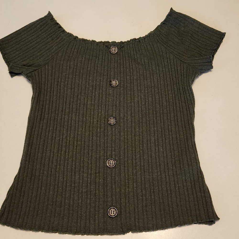 NO BOUNDARIES OLIVE GREEN KNIT SHORT SLEEVES TOP